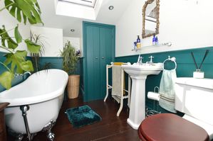 Family Bathroom- click for photo gallery